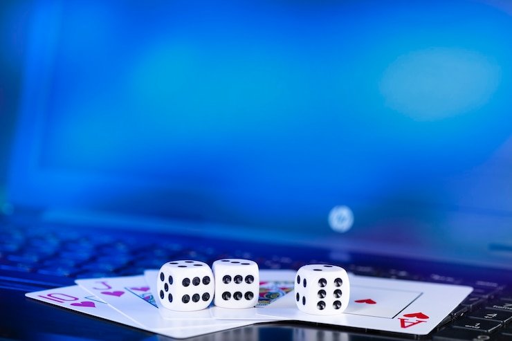 Antarmuka permainan Big Bass Bonanza di aplikasi mobile raja5k menampilkan gulungan slot dan kontrol taruhan